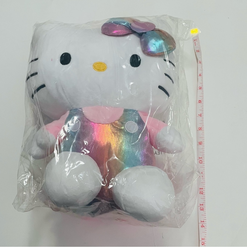 Hello Kitty Plush Backpack - Picture 5 of 7